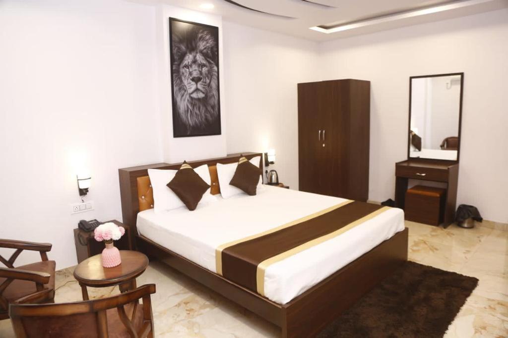 Vella Marina Group Of Pearl